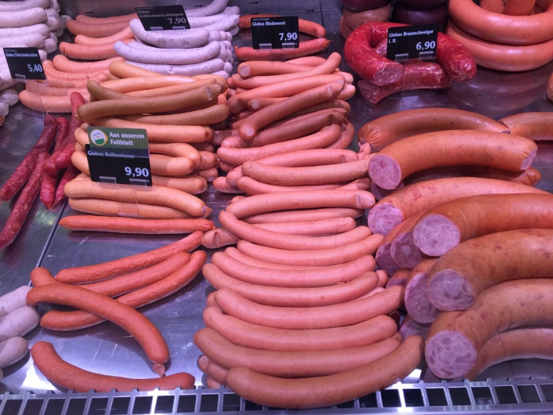 charcuterie-CONTES-min_sausages_meat_butchery-1069321